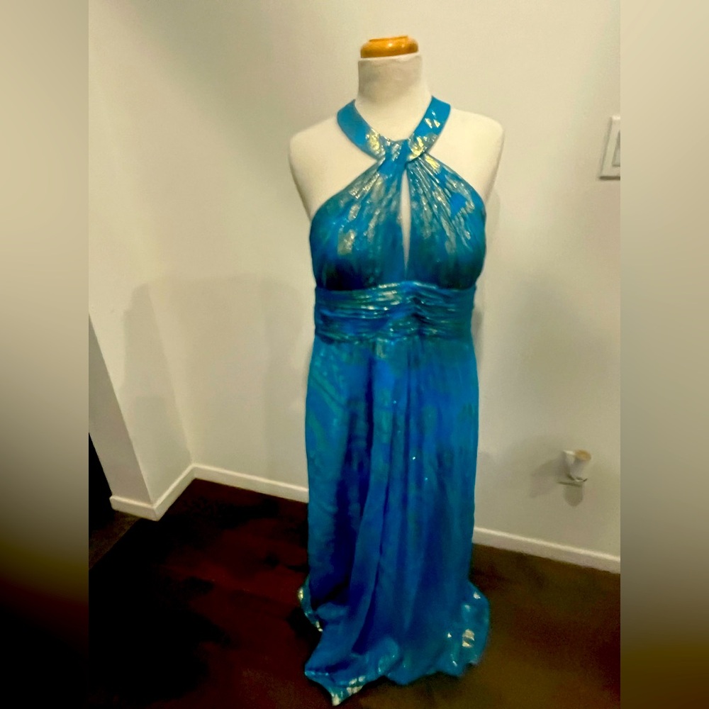 Turquoise, beautiful prom dress AidamMattox Turquoise and gold dress.